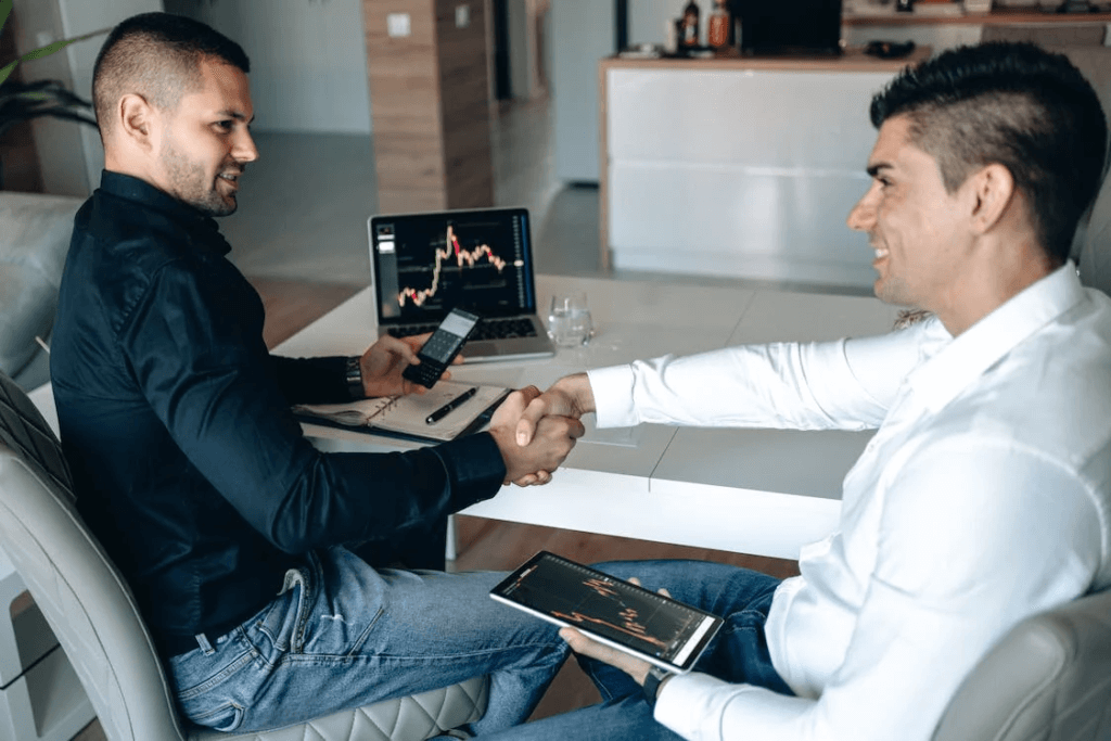 How to Become a Stockbroker Without a Degree or Experience